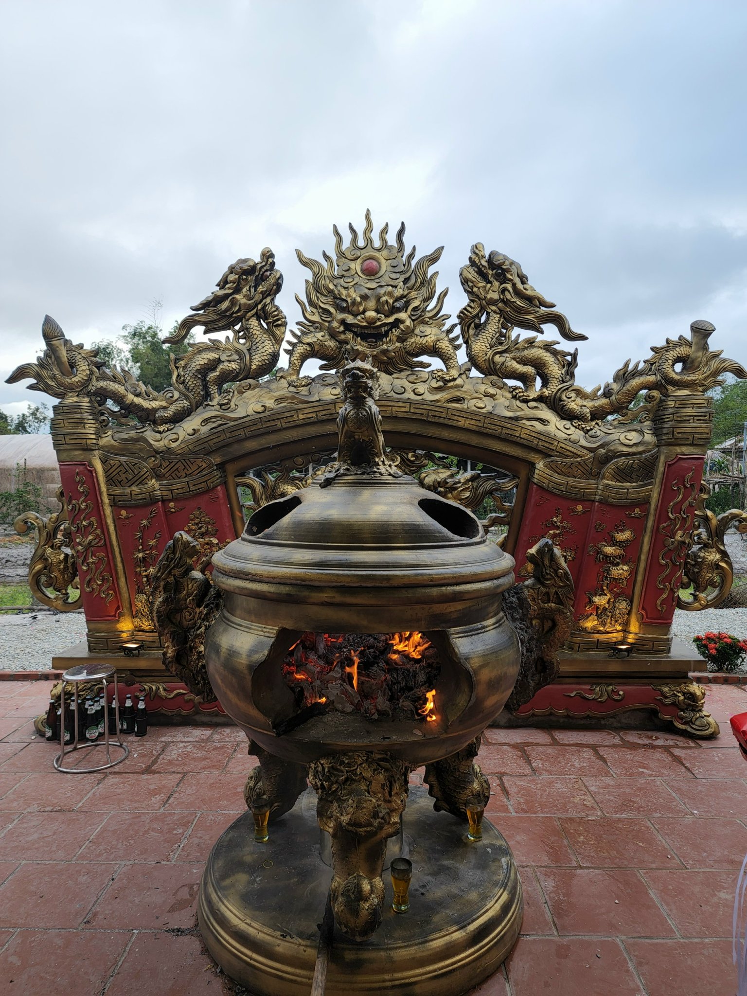 dinh hoa vang 1 - Giới thiệu